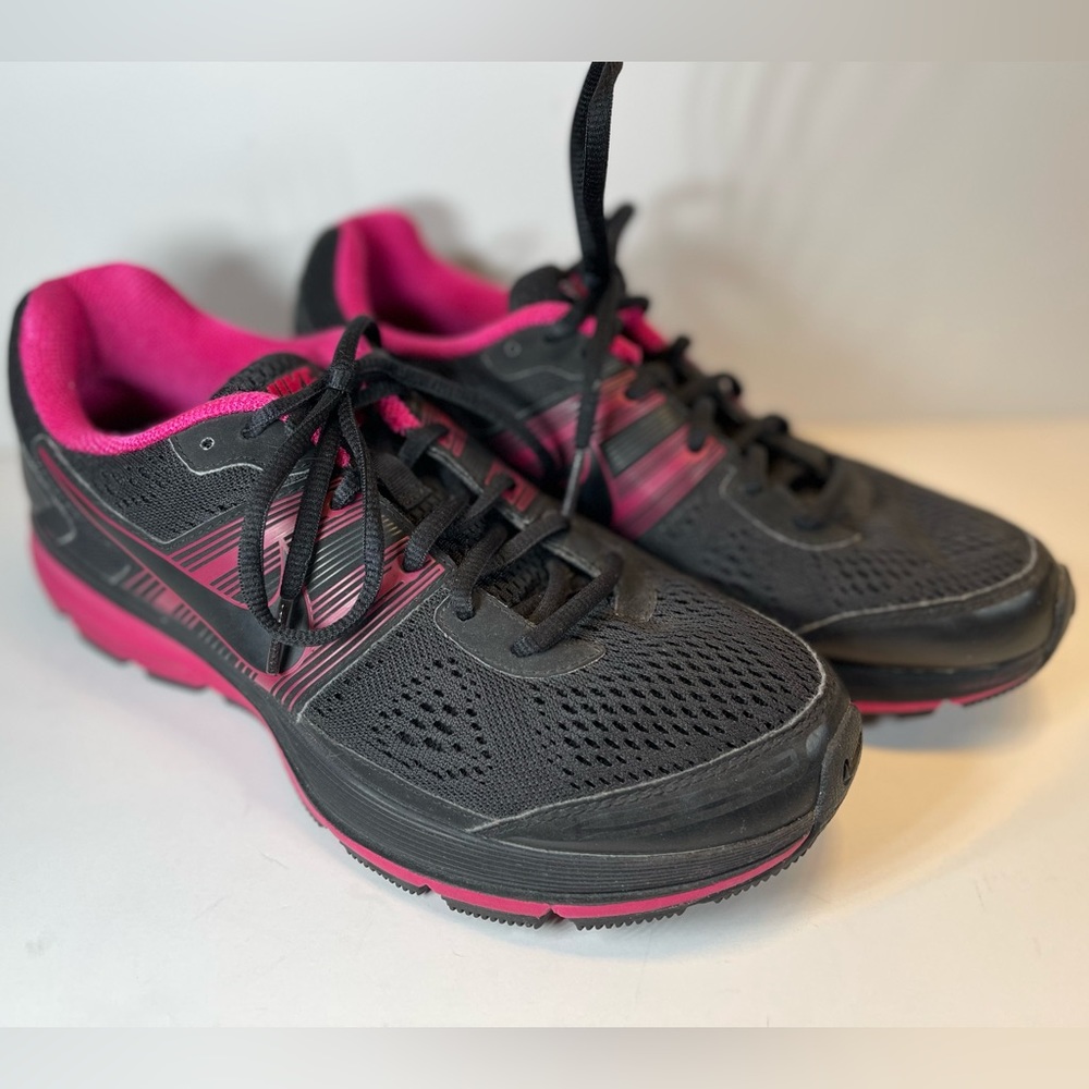 Nike Women’s Air Zoom Pegasus 33 ink Black with Pink accents